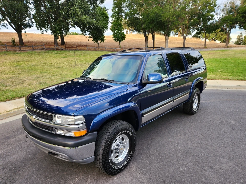 2001 Chevrolet Suburban 9th Gen - Image 2 of 31