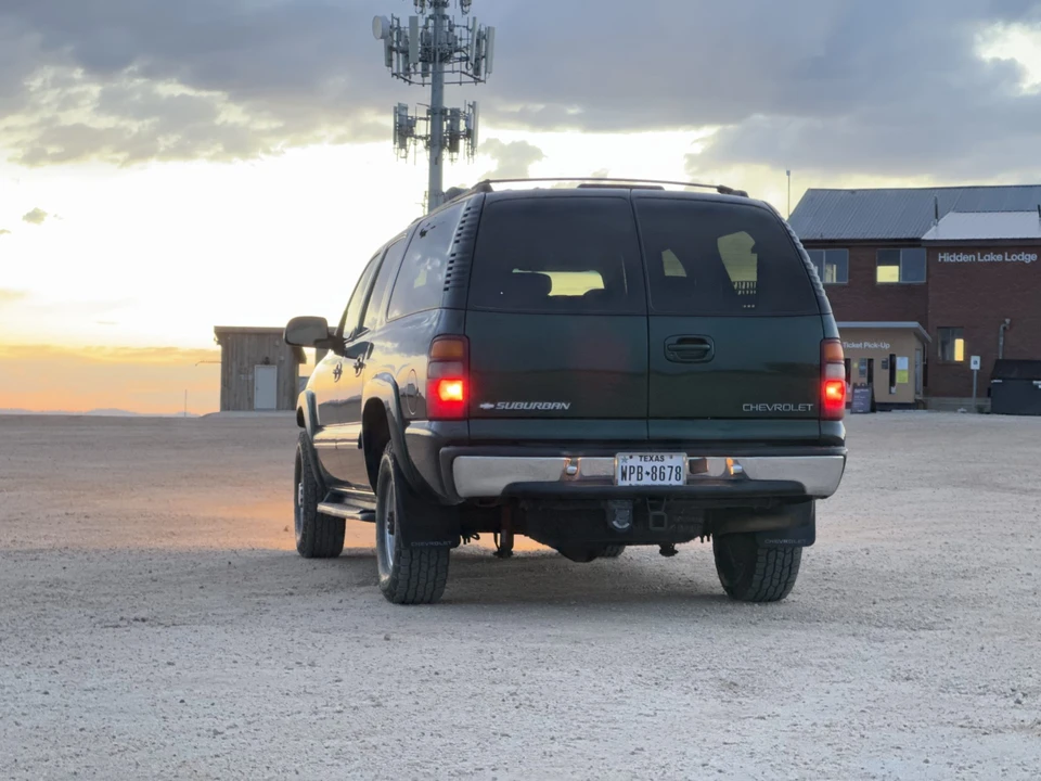 2001 Chevrolet Suburban 9th Gen - Image 21 of 31