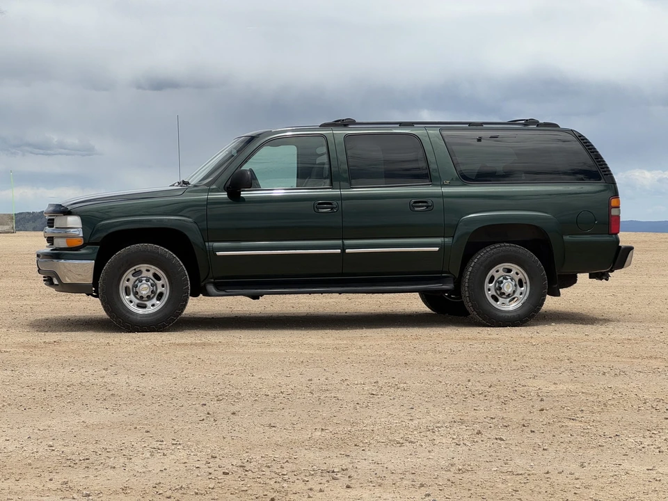 2001 Chevrolet Suburban 9th Gen - Image 13 of 31