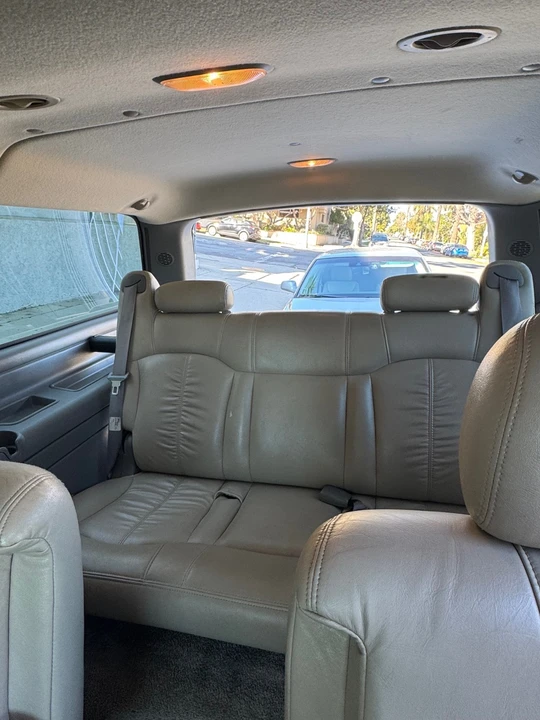 2001 Chevrolet Suburban 9th Gen - Image 6 of 15