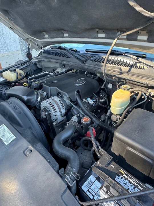 2001 Chevrolet Suburban 9th Gen - Image 3 of 15