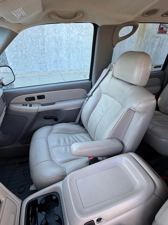 2001 Chevrolet Suburban 9th Gen - Image 8 of 15