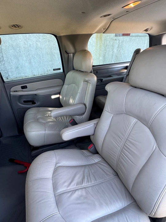 2001 Chevrolet Suburban 9th Gen - Image 5 of 15