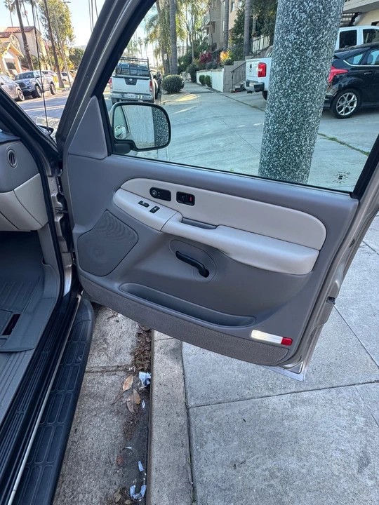 2001 Chevrolet Suburban 9th Gen - Image 11 of 15