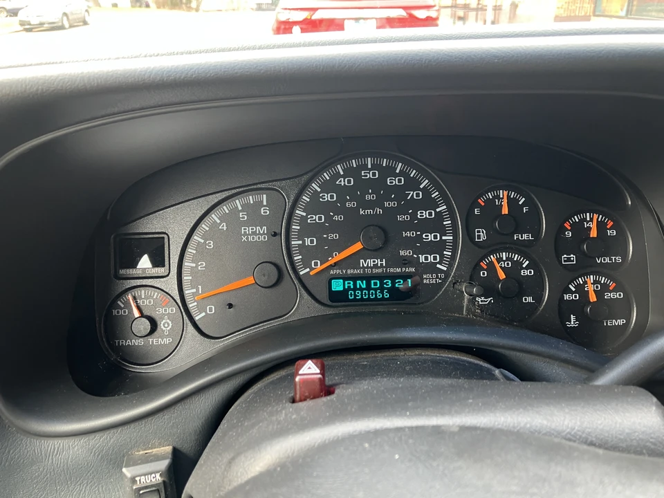 2001 Chevrolet Suburban 9th Gen - Image 11 of 31