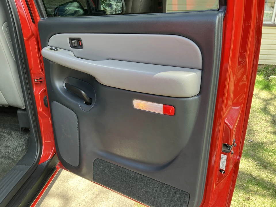 2001 Chevrolet Suburban 9th Gen - Image 24 of 31