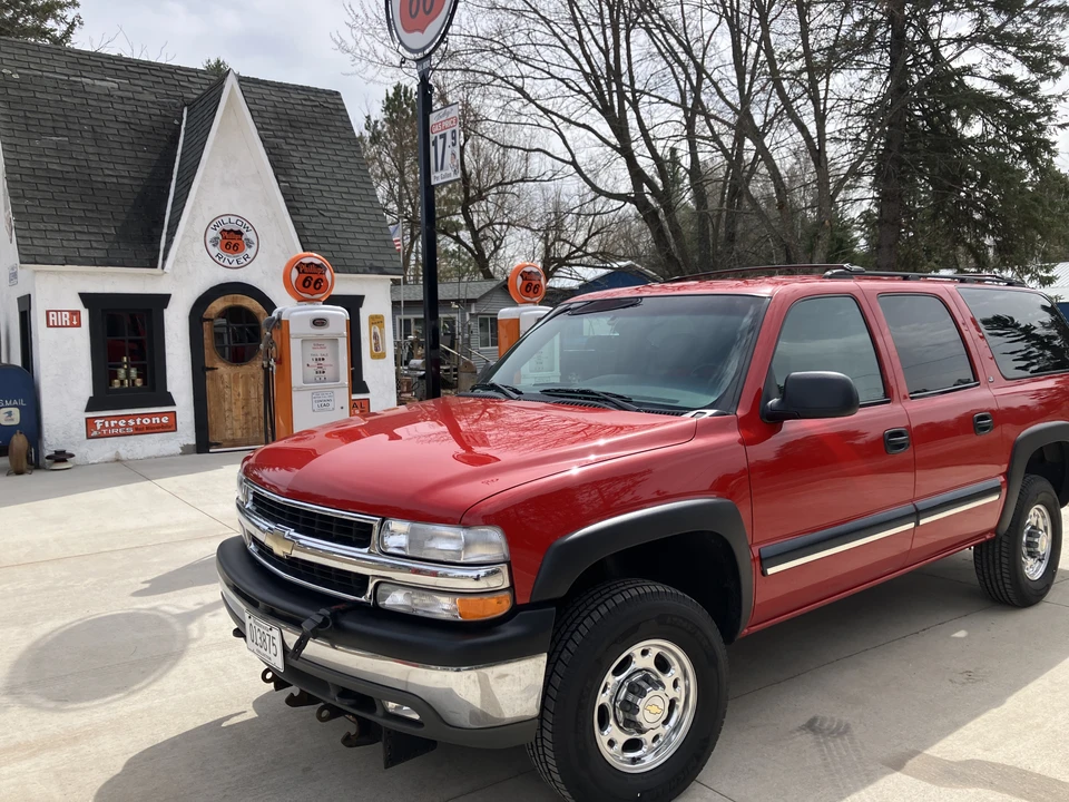 2001 Chevrolet Suburban 9th Gen - Image 8 of 31
