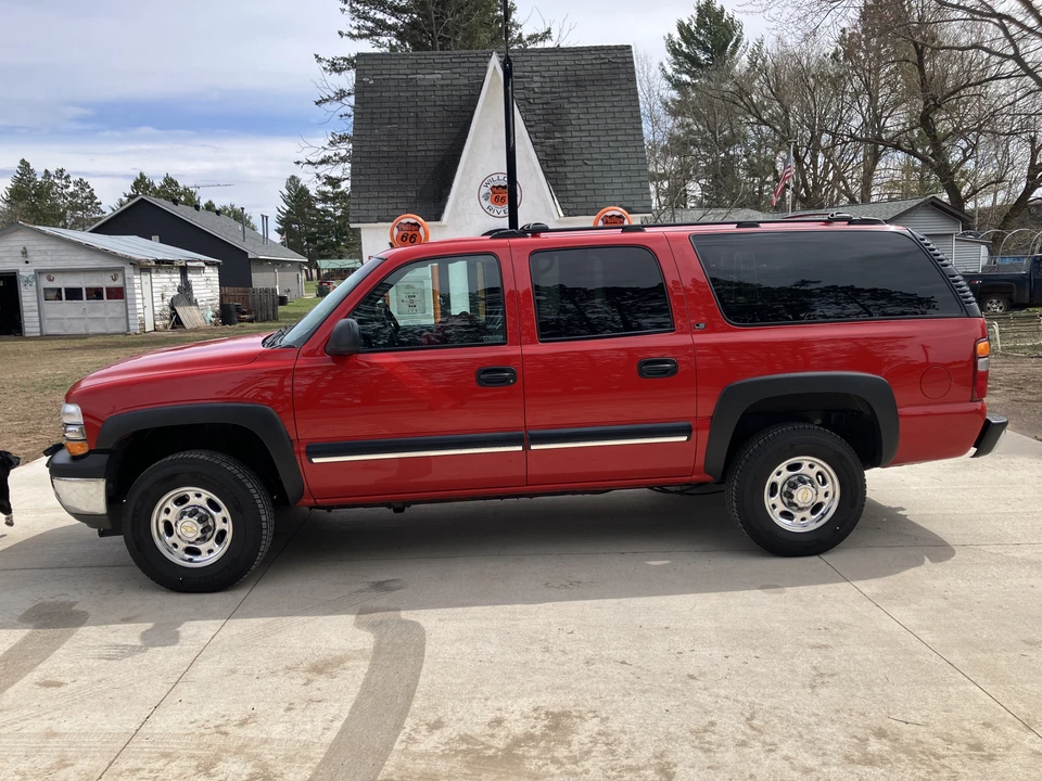 2001 Chevrolet Suburban 9th Gen - Image 2 of 31