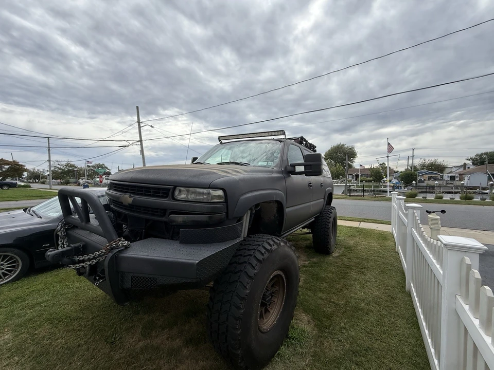 2001 Chevrolet Suburban 9th Gen - Image 10 of 21