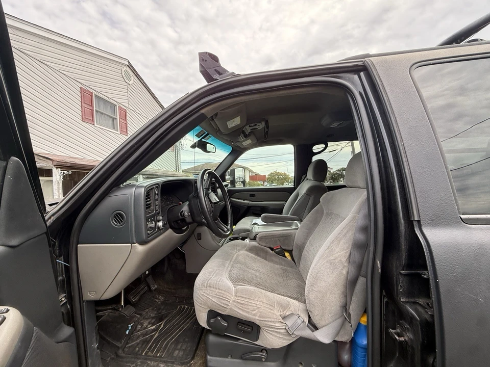 2001 Chevrolet Suburban 9th Gen - Image 18 of 21