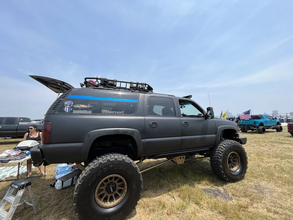 2001 Chevrolet Suburban 9th Gen - Image 4 of 21