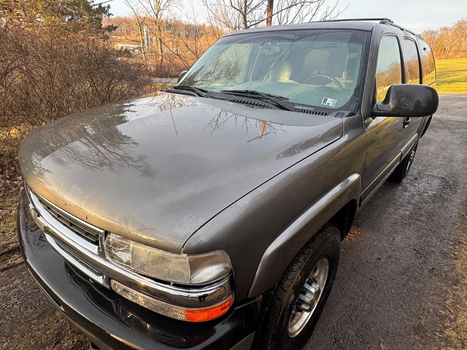 2001 Chevrolet Suburban 9th Gen - Image 2 of 21