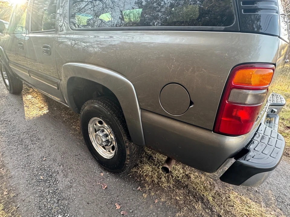 2001 Chevrolet Suburban 9th Gen - Image 12 of 21