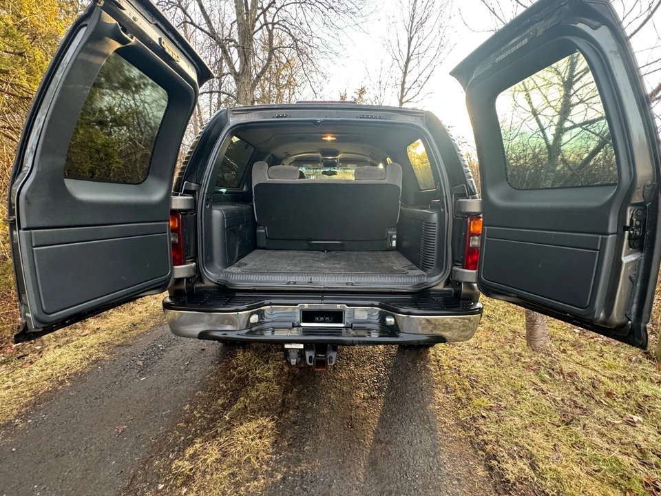 2001 Chevrolet Suburban 9th Gen - Image 16 of 21
