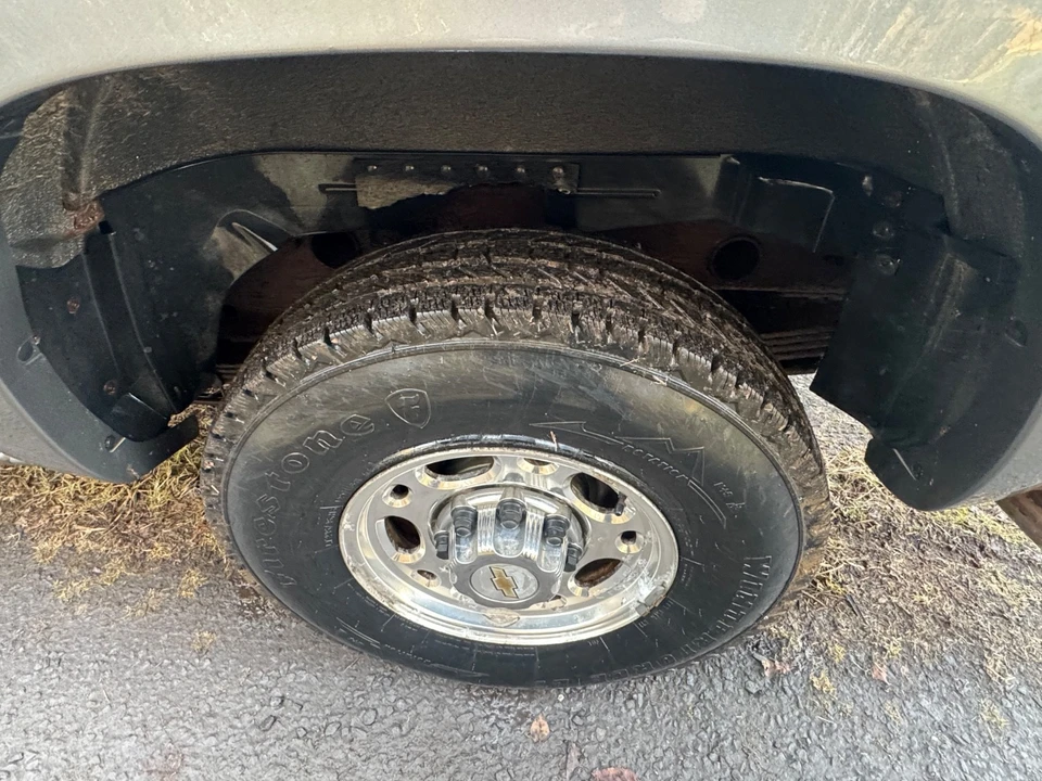 2001 Chevrolet Suburban 9th Gen - Image 14 of 21