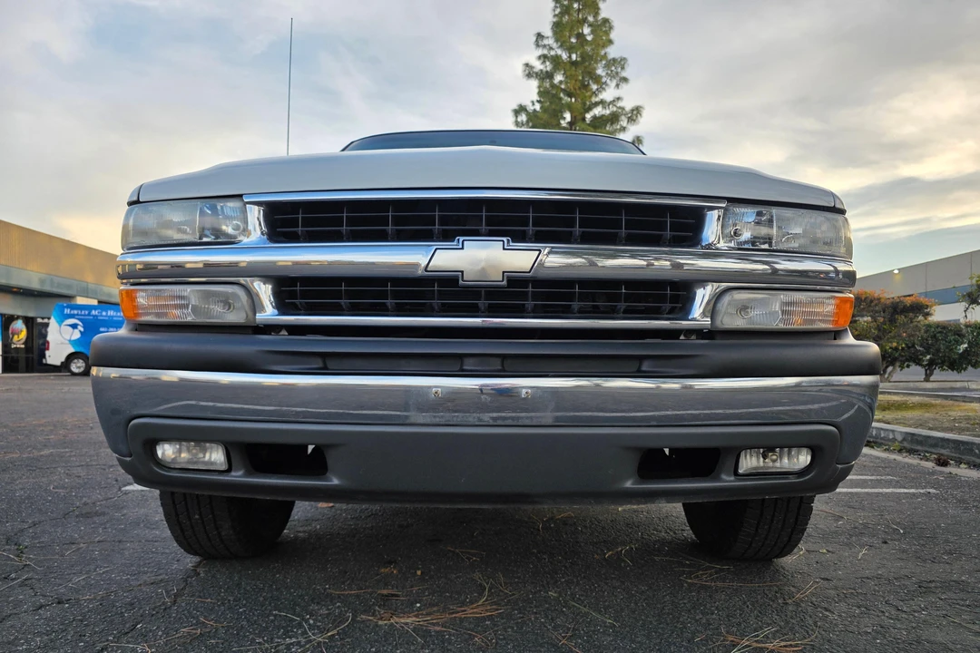 2001 Chevrolet Suburban 9th Gen - Image 6 of 31