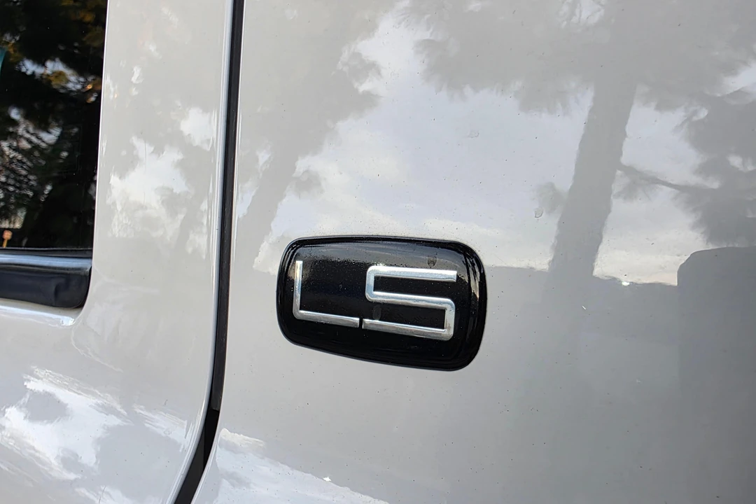 2001 Chevrolet Suburban 9th Gen - Image 17 of 31