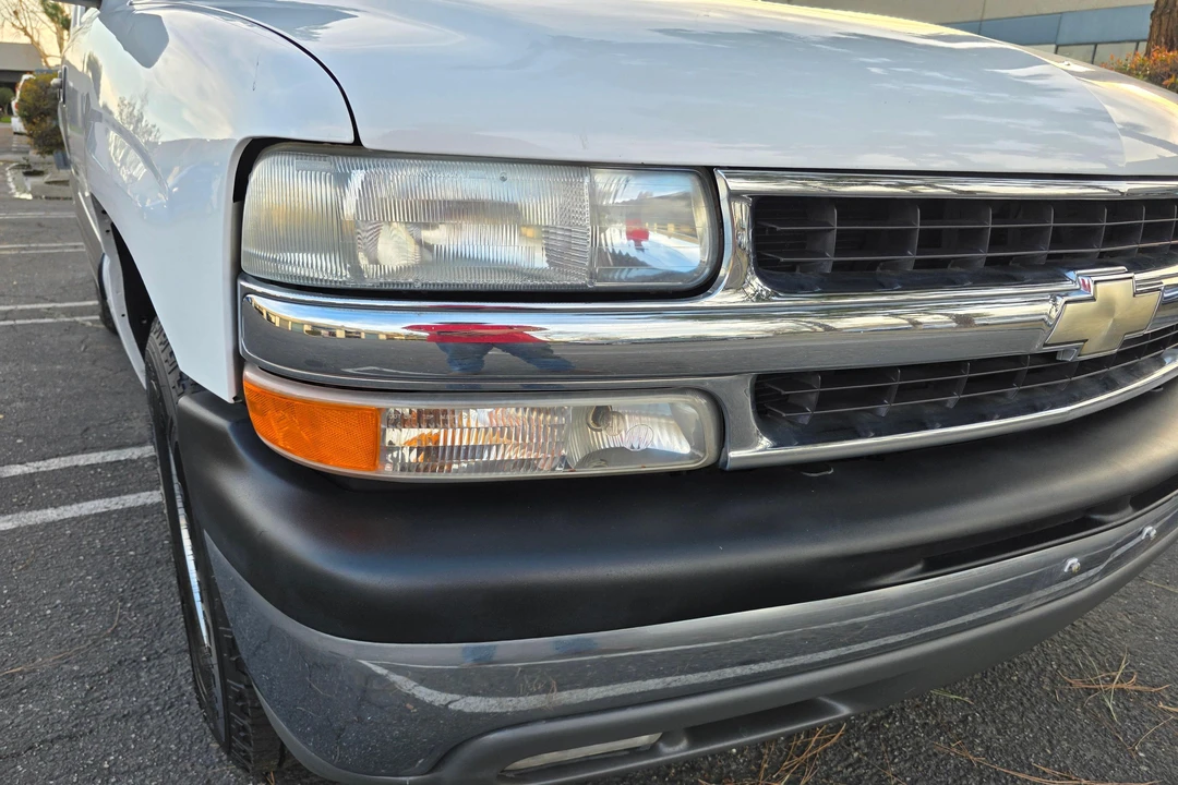 2001 Chevrolet Suburban 9th Gen - Image 12 of 31