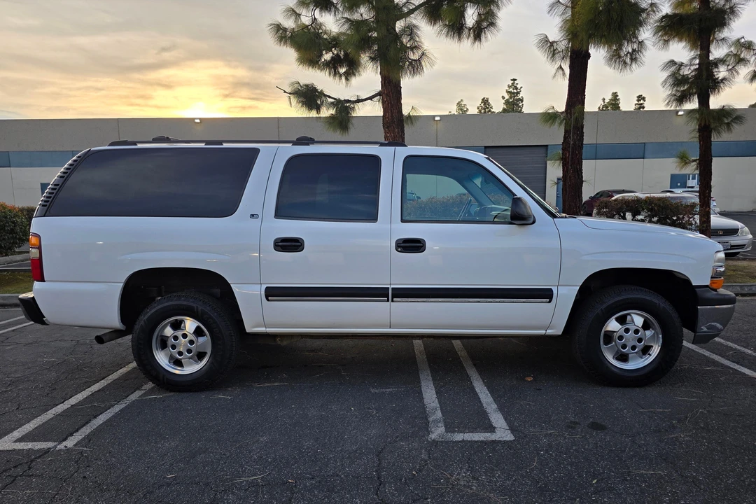 2001 Chevrolet Suburban 9th Gen - Image 3 of 31