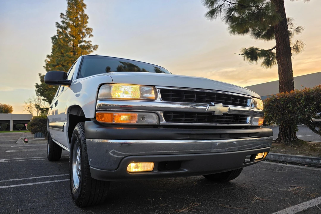 2001 Chevrolet Suburban 9th Gen - Image 11 of 31