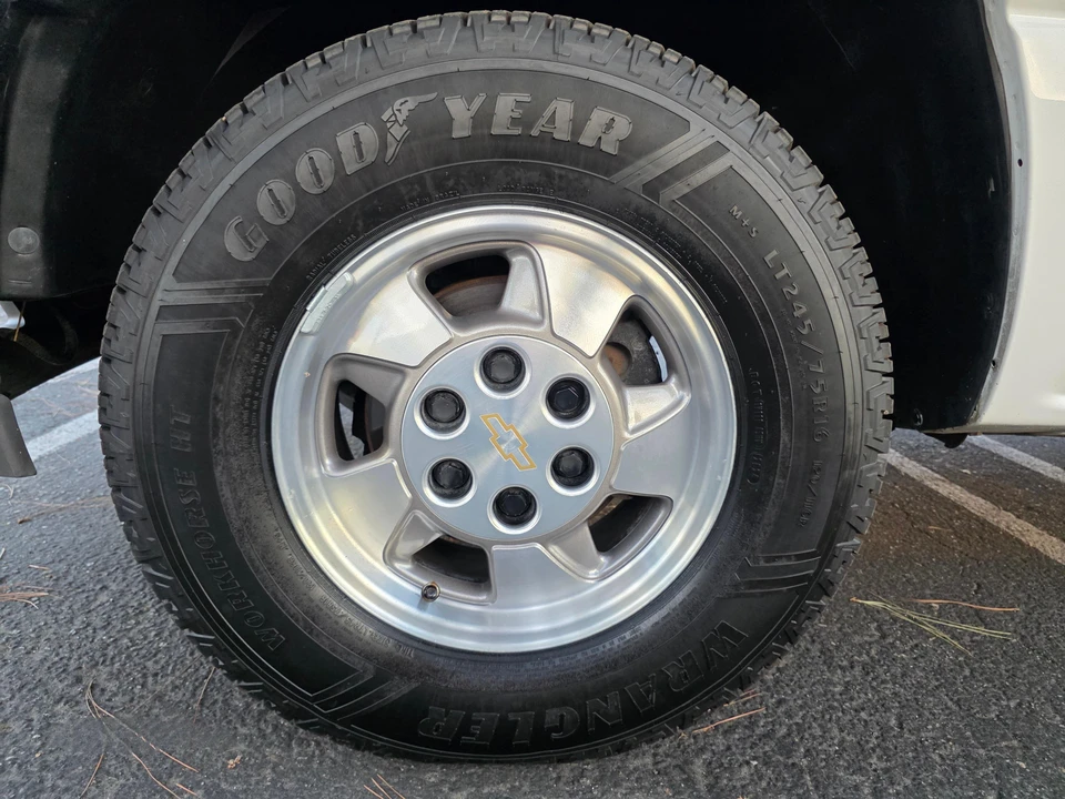 2001 Chevrolet Suburban 9th Gen - Image 27 of 31