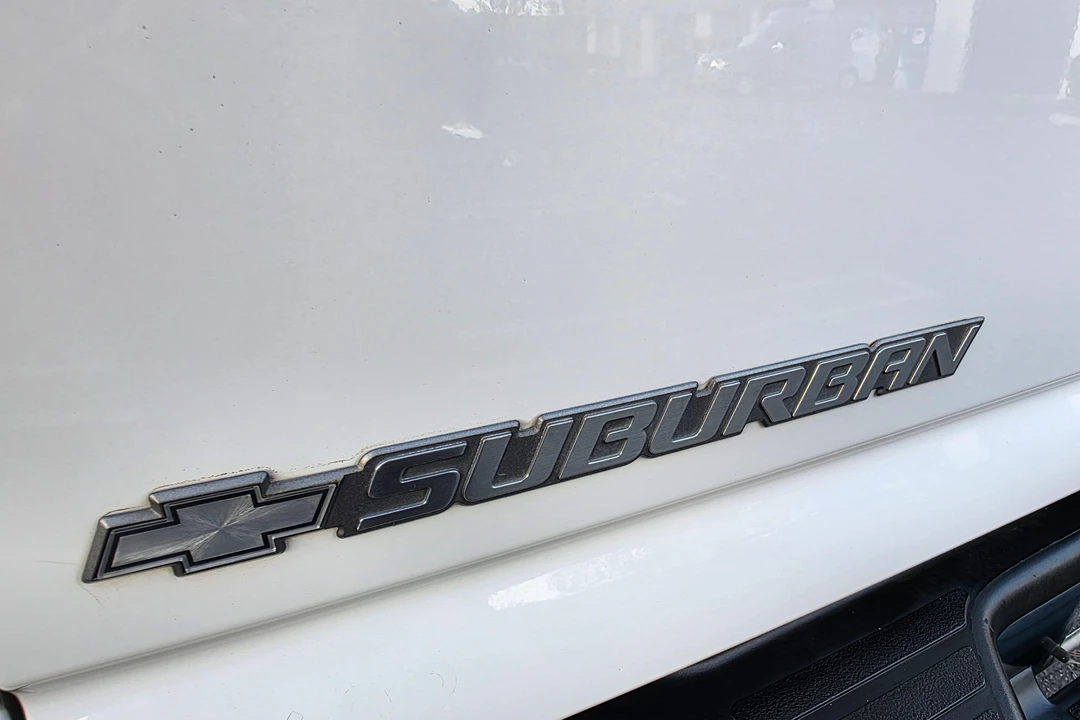 2001 Chevrolet Suburban 9th Gen - Image 19 of 31