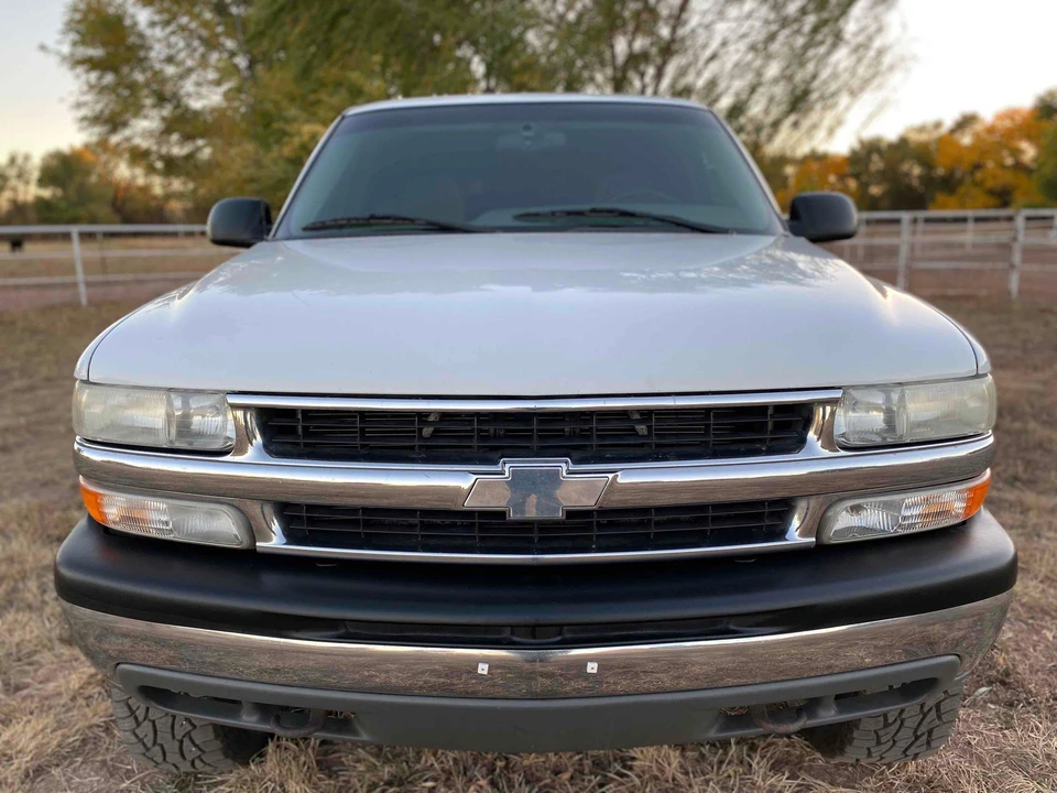2001 Chevrolet Suburban 9th Gen - Image 8 of 31