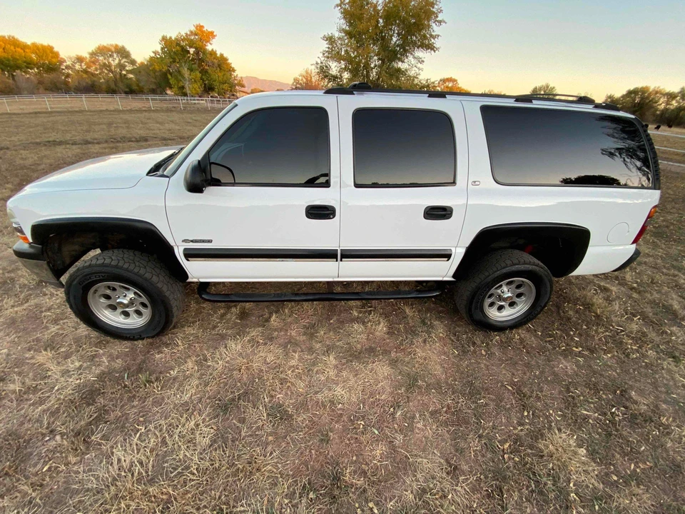 2001 Chevrolet Suburban 9th Gen - Image 18 of 31