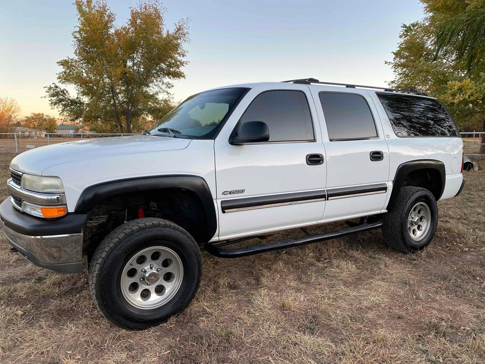 2001 Chevrolet Suburban 9th Gen - Image 17 of 31