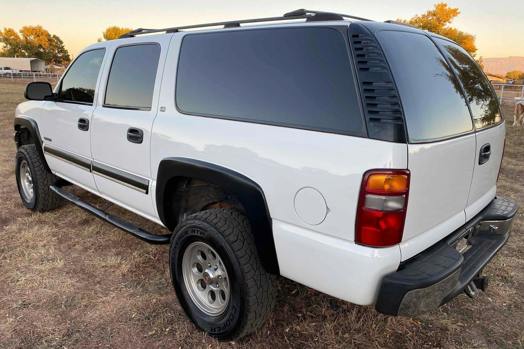 2001 Chevrolet Suburban 9th Gen - Image 4 of 31