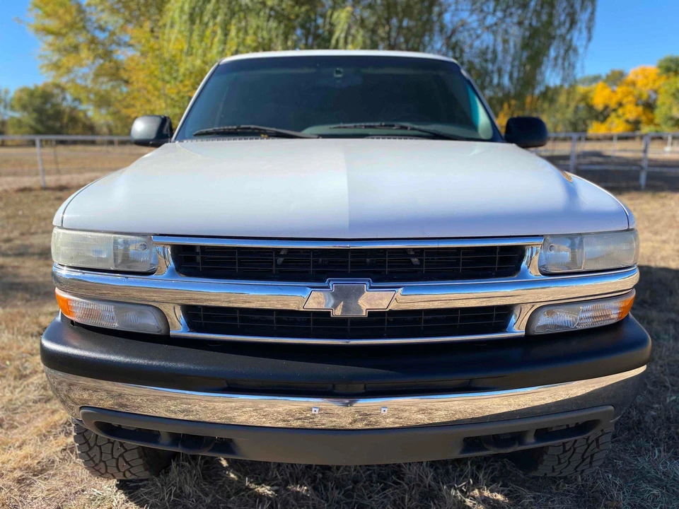 2001 Chevrolet Suburban 9th Gen - Image 9 of 31