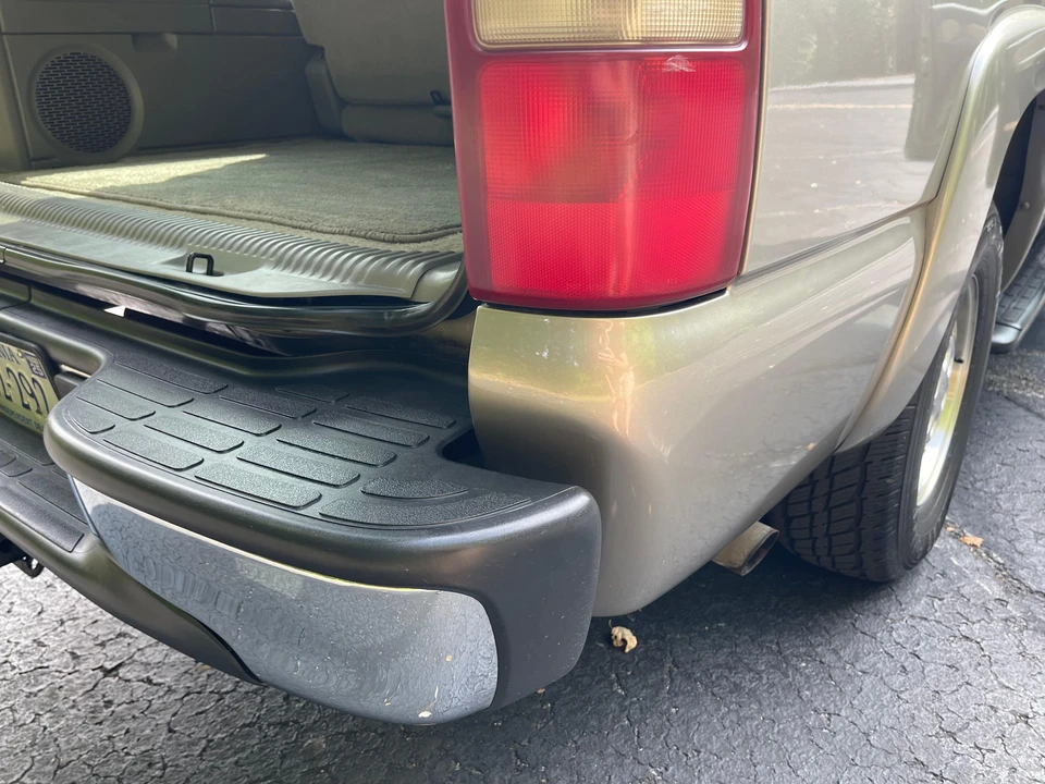 2001 Chevrolet Suburban 9th Gen - Image 30 of 31