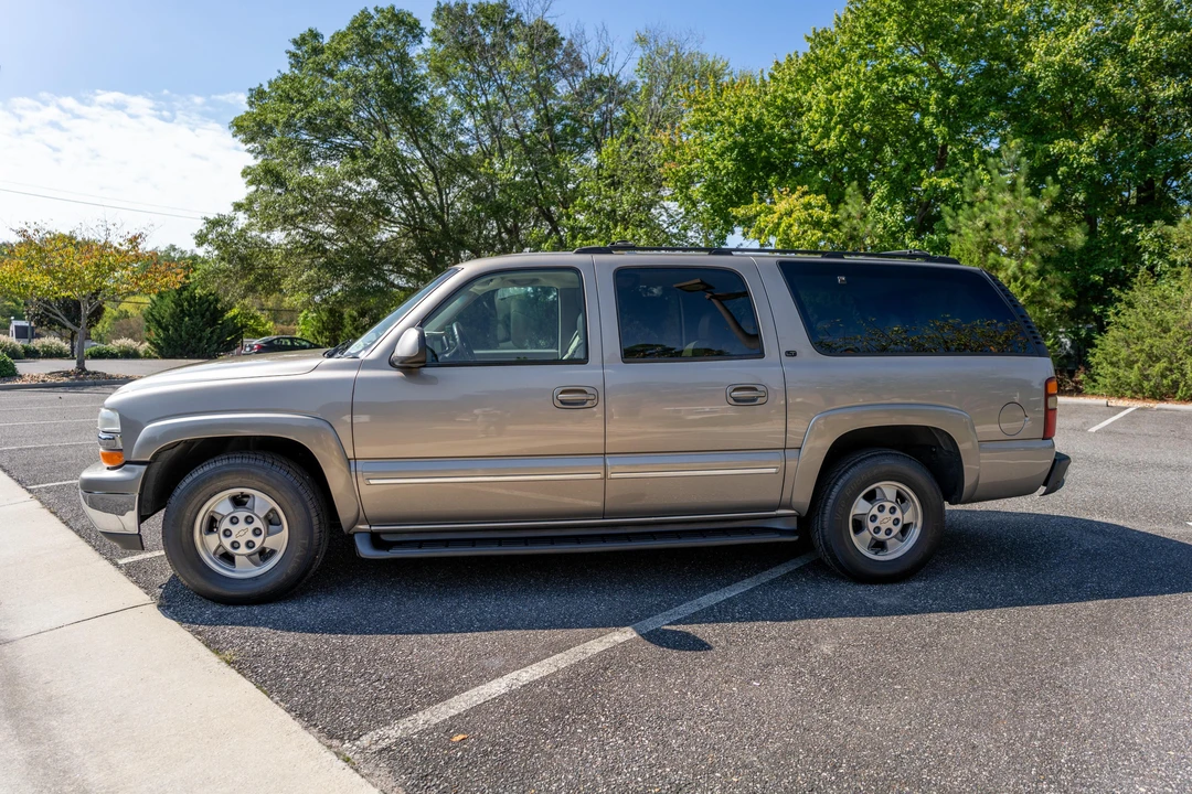 2001 Chevrolet Suburban 9th Gen - Image 10 of 31