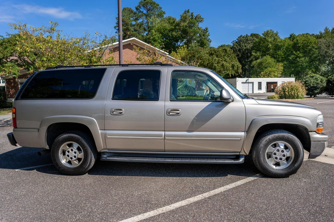 2001 Chevrolet Suburban 9th Gen - Image 3 of 31