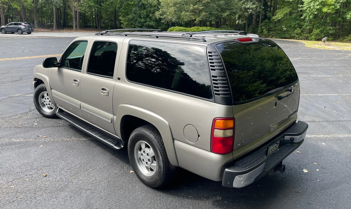 2001 Chevrolet Suburban 9th Gen - Image 13 of 31