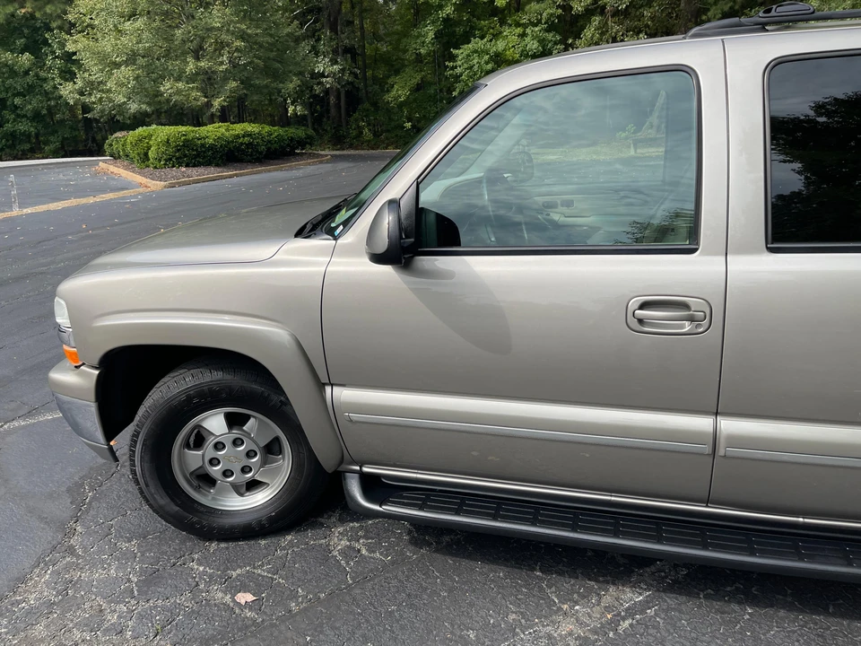 2001 Chevrolet Suburban 9th Gen - Image 24 of 31
