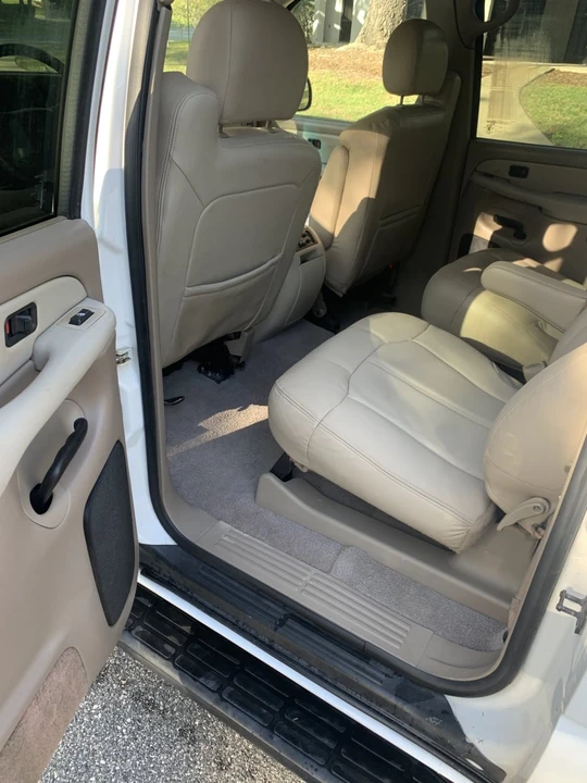 2001 Chevrolet Suburban 9th Gen - Image 10 of 19