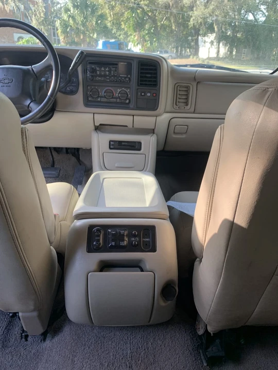 2001 Chevrolet Suburban 9th Gen - Image 15 of 19