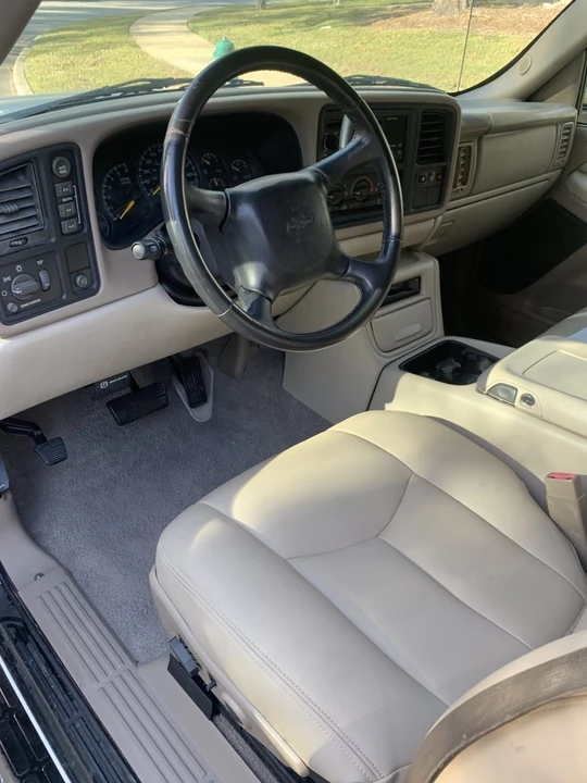 2001 Chevrolet Suburban 9th Gen - Image 9 of 19