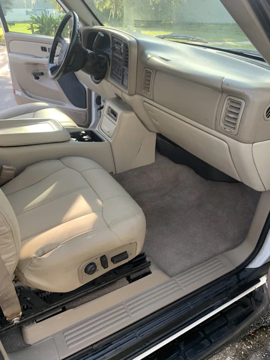 2001 Chevrolet Suburban 9th Gen - Image 11 of 19