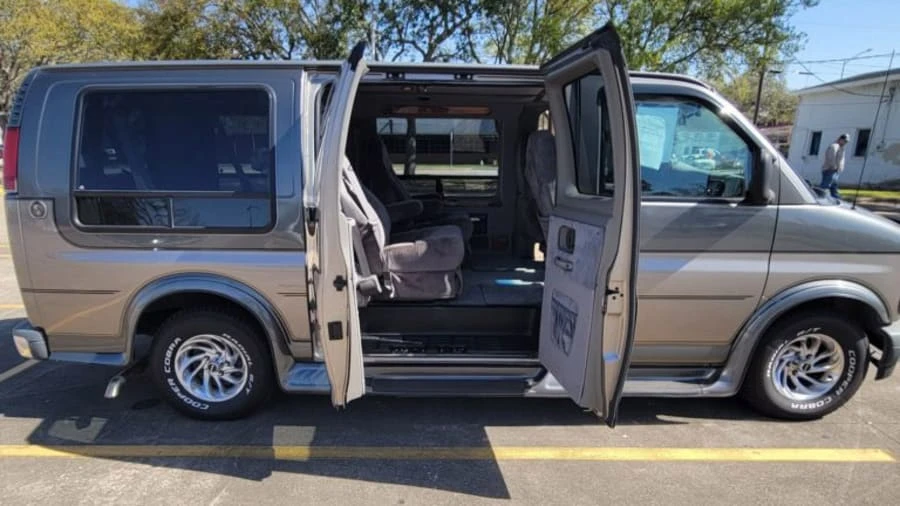 2001 Chevrolet Express - Image 2 of 6
