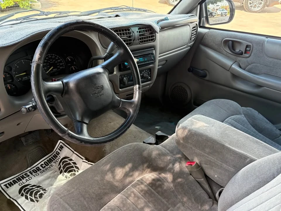 2001 Chevrolet S-10 - Image 5 of 5