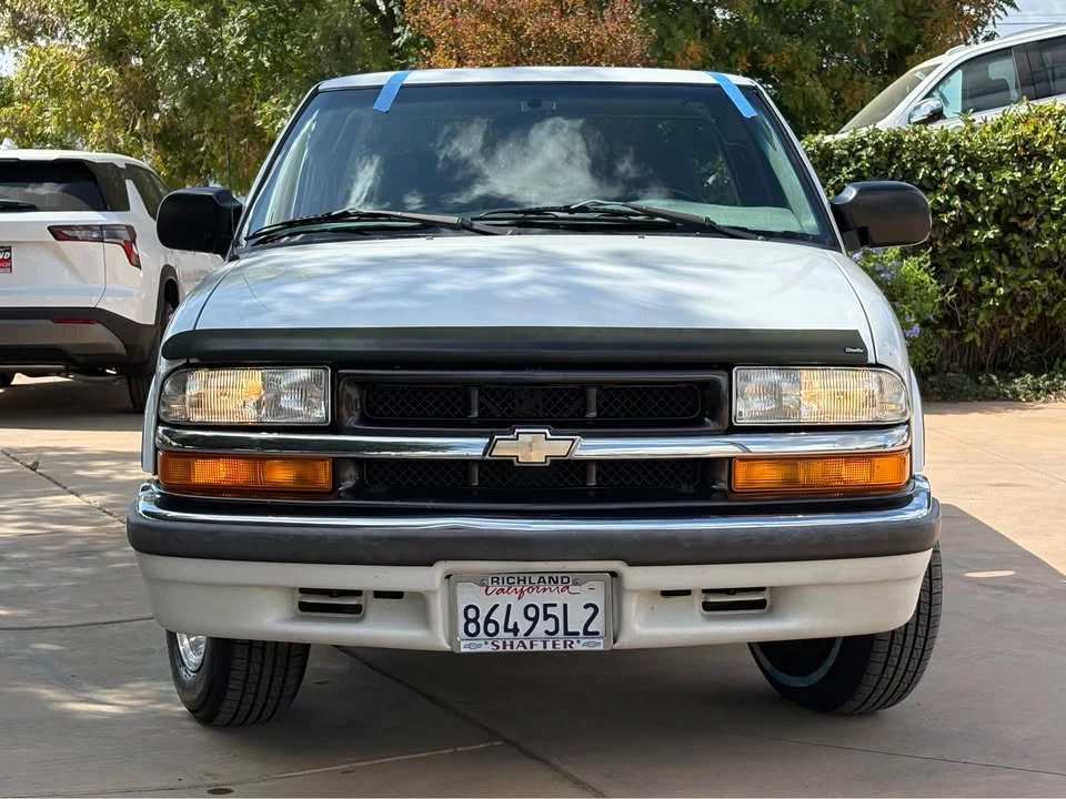 2001 Chevrolet S-10 - Image 2 of 5