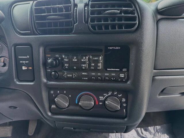 2001 Chevrolet S-10 - Image 14 of 19