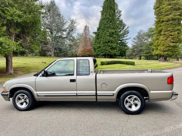2001 Chevrolet S-10 - Image 8 of 19