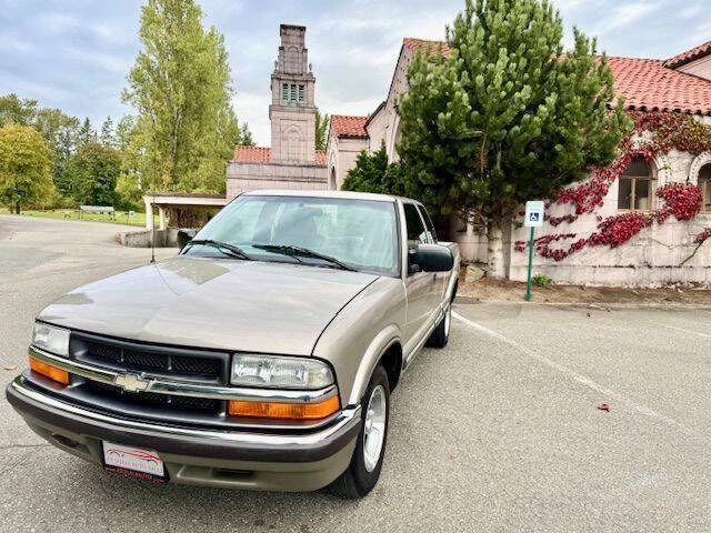 2001 Chevrolet S-10 - Image 2 of 19