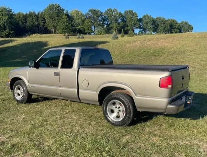 2001 Chevrolet S-10 - Image 3 of 4