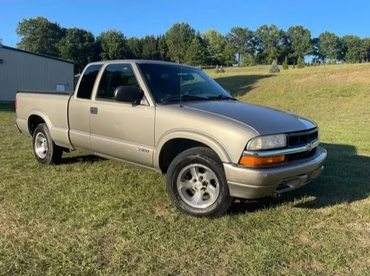 2001 Chevrolet S-10 - Image 2 of 4