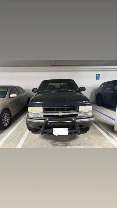 2001 Chevrolet S-10 - Image 2 of 5