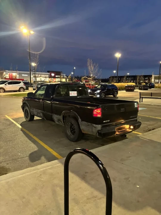 2001 Chevrolet S-10 - Image 2 of 2